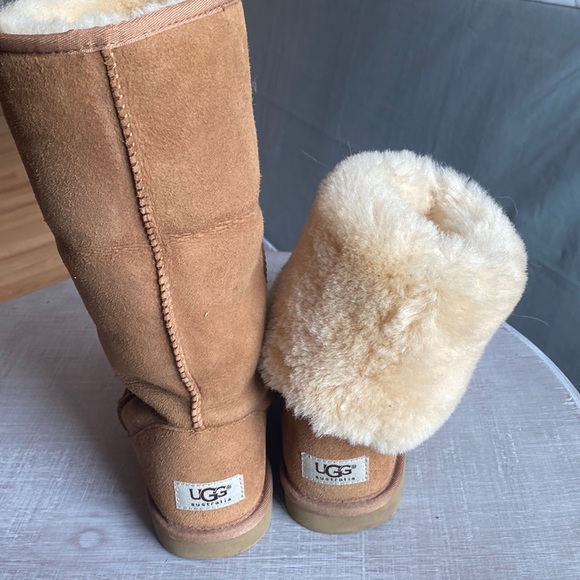 UGG classic tall II chestnut boot size